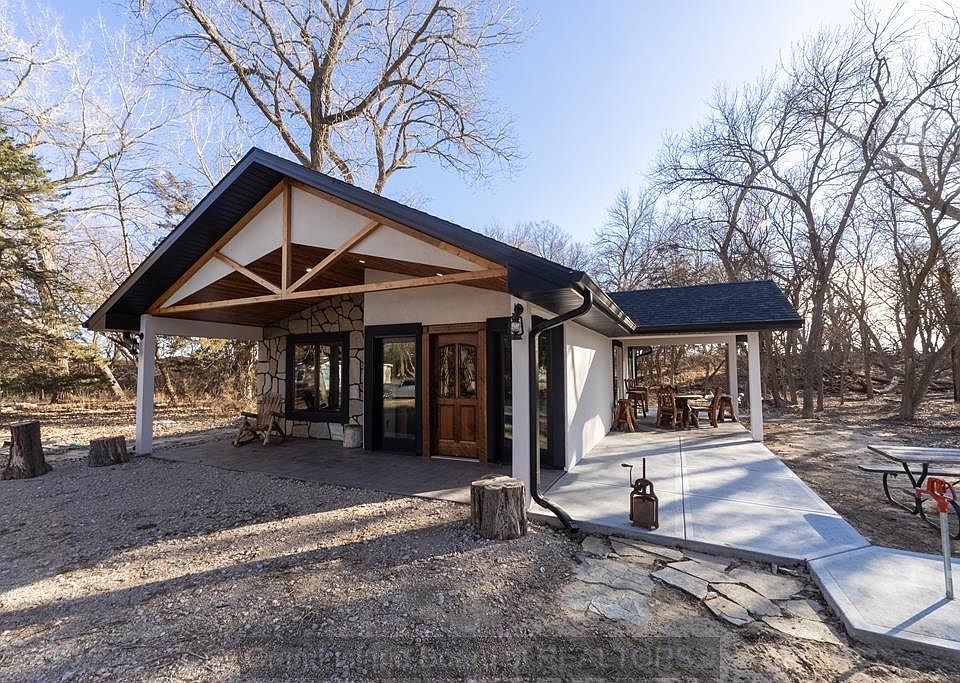 1st image of 704 Cottonwood Trl
