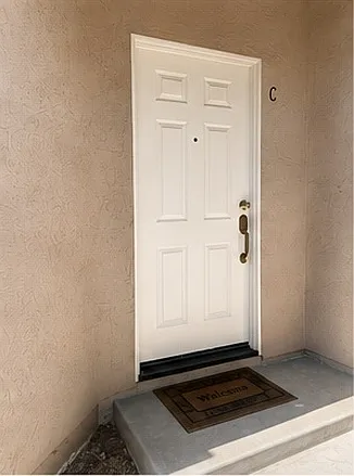 3 bed, 2.5 bath, 1335 sqft, $3,800 — Photo 3