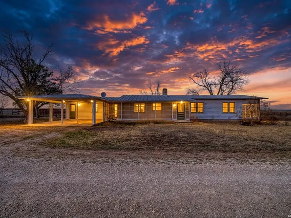 500 PR 3300 FM 1049N, Knippa, TX 78801