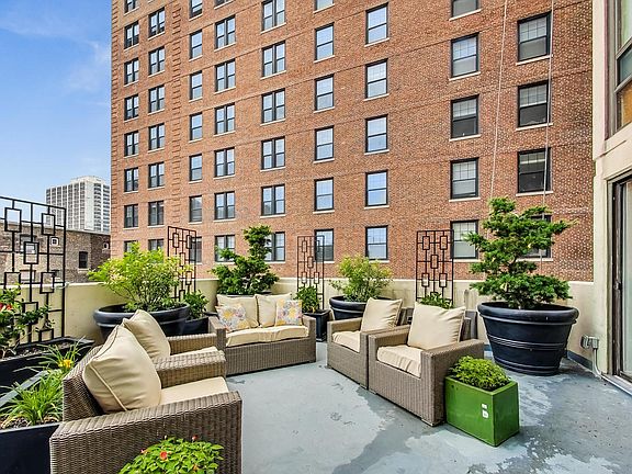 2nd image of 3150 N Sheridan Rd APT 2A