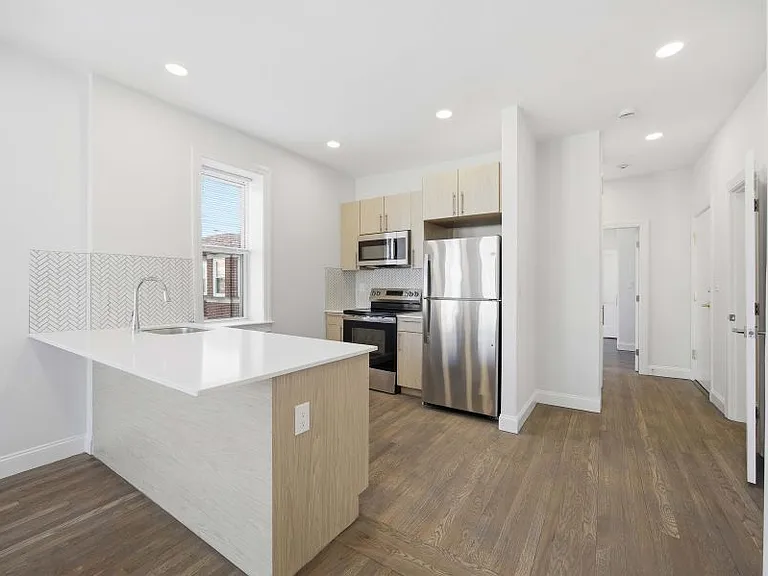 16-40 Queensberry Street — Photo 3