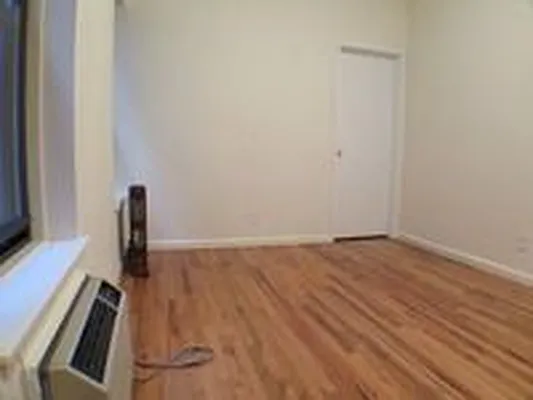 Rented by Glasser Realty LLC | media 6