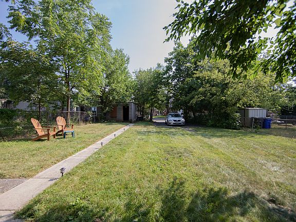 4th image of 430 Beech St