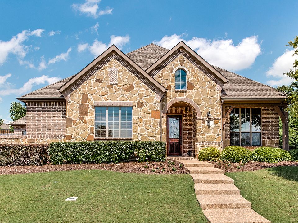 1st image of 931 Hawthorn Dr