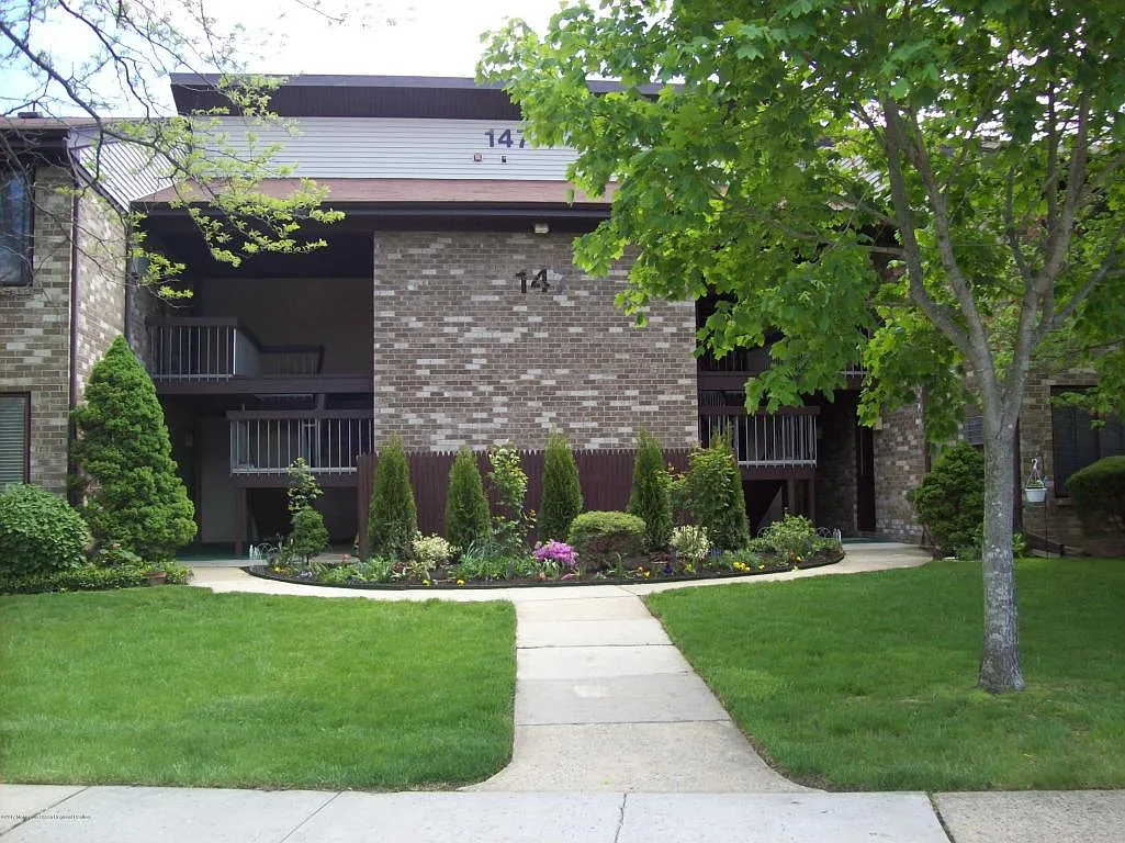 147 Amberly Dr Unit E photo 1