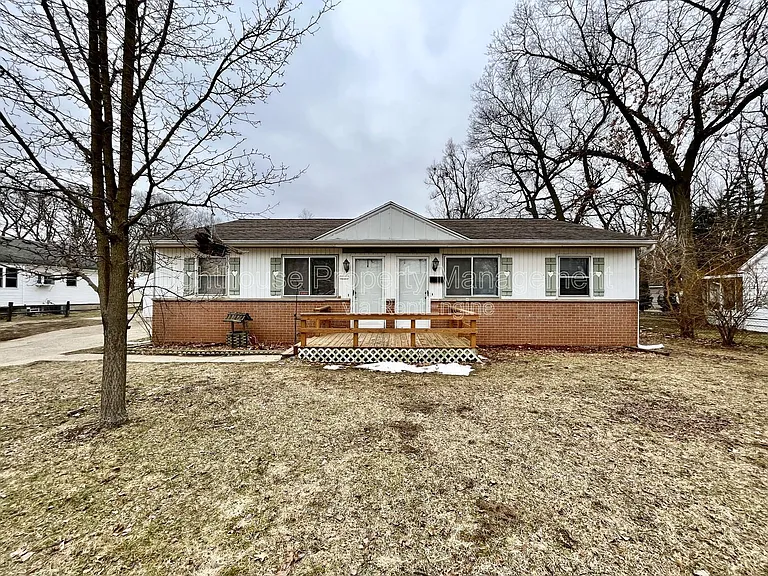 1054 Royal Oak St SW — Photo 2