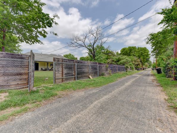 803 N Bowie St, Fredericksburg, TX 78624