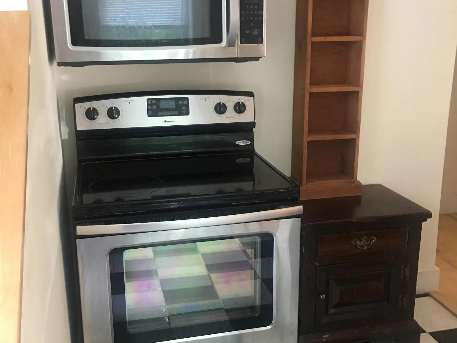 3 bed, 1050 sqft, $3,300 — Photo 3