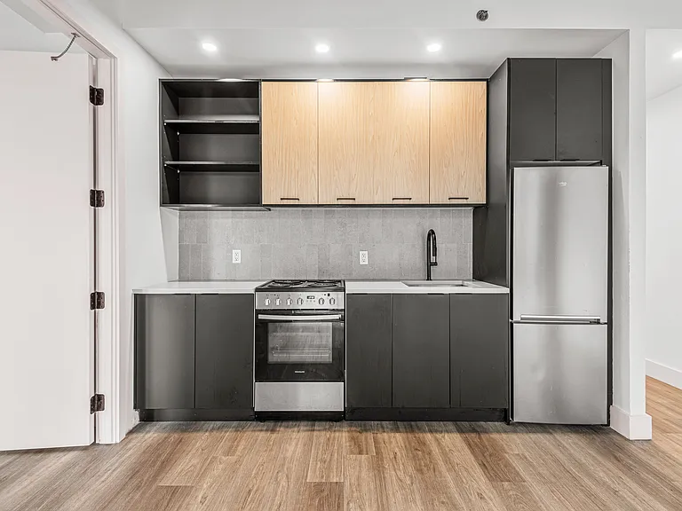 20 Prescott Pl #7B — Photo 1