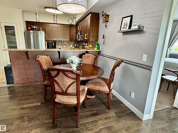 5th image of 100 Crystal Ln #304