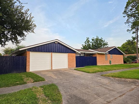 4th image of 8918 Mobud Dr
