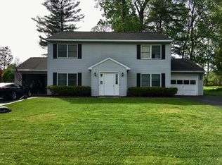 28 Hoyt Ave #B, Glenmont, NY 12077