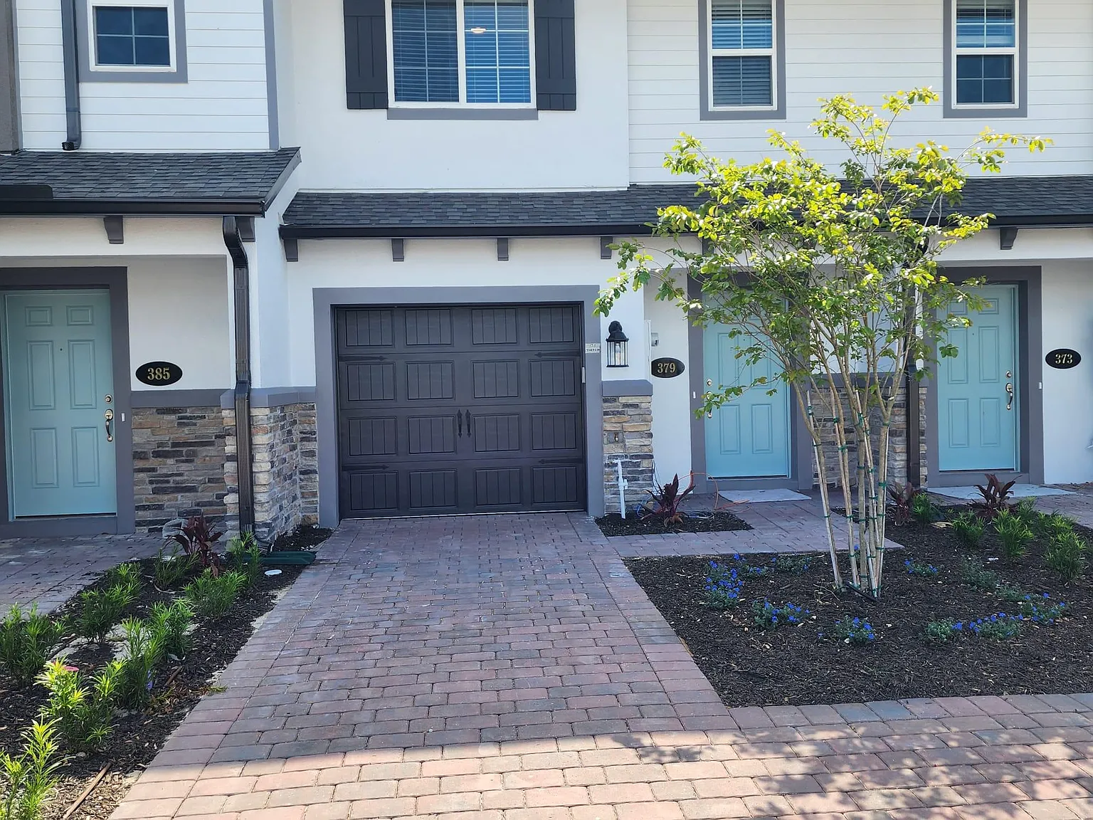 3 bed, 2.5 bath, 1379 sqft, $2,250 — Photo 3