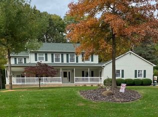 9630 Rolling Greens Dr, Pinckney, MI 48169
