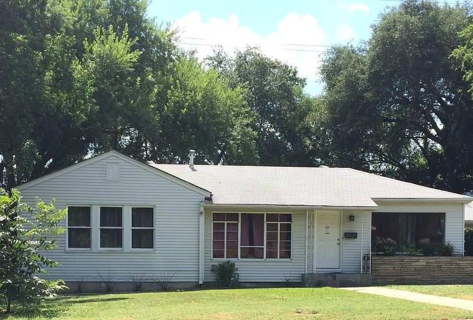 Bright and Beautiful 3 bedroom, 2 bath, Attached 2 Car Garage Home with a Huge Fenced-In Backyard in the Heart of Central Austin