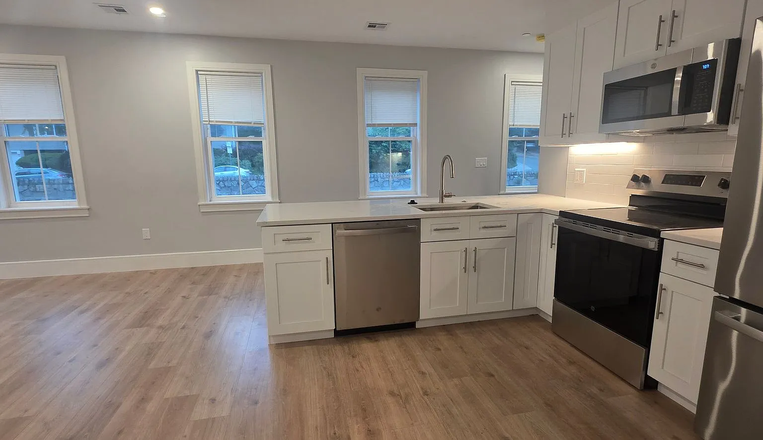 Get $1,000 On Closing! No Fee! No Lmr Upfront! Brand New Luxury Construction, Laundry In Unit, Pa... — Photo 1