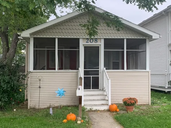 208 W Burlington Ave, Westmont, IL 60559