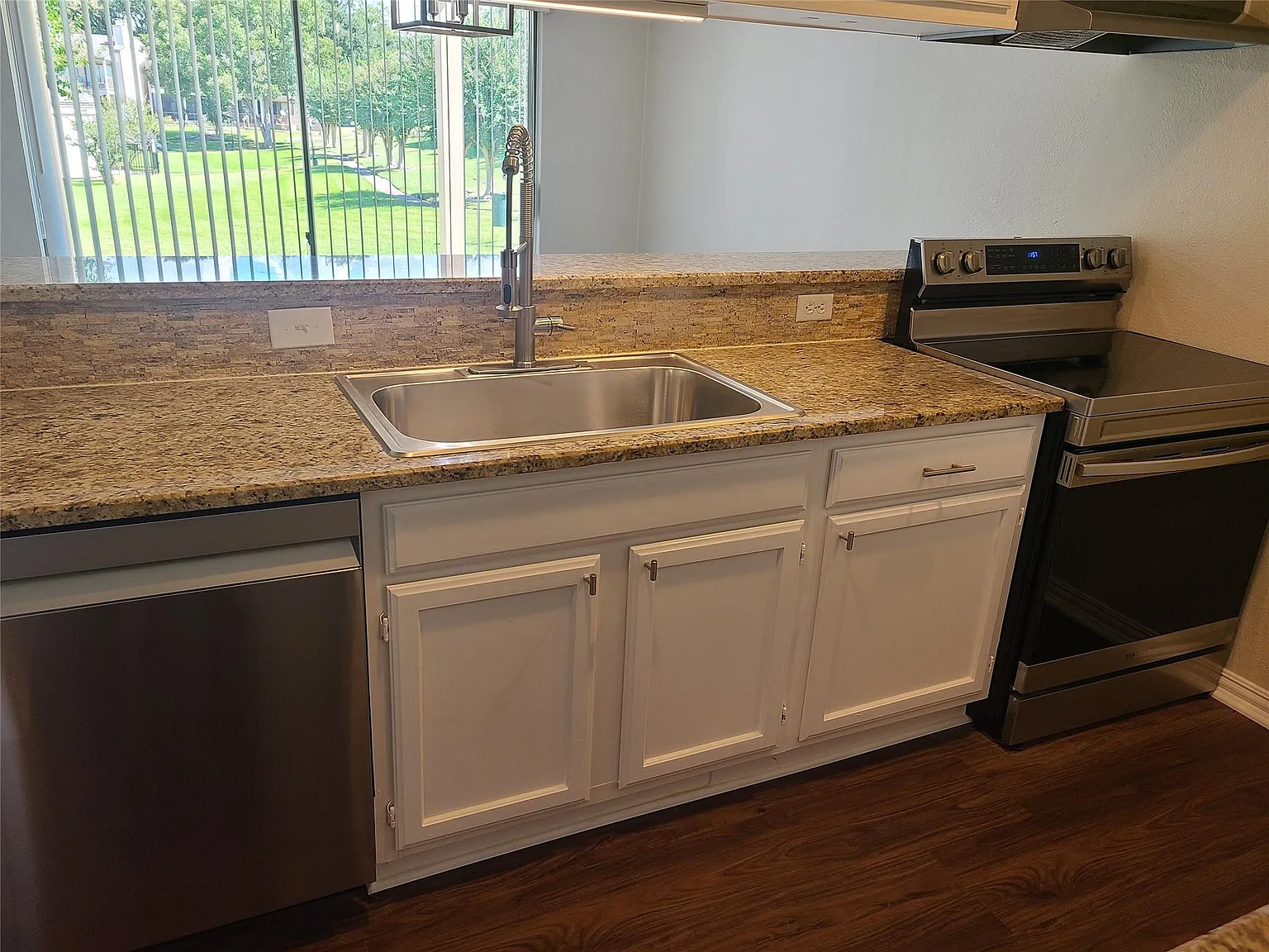 1 bed, 1.0 bath, 795 sqft, $1,300 — Photo 4