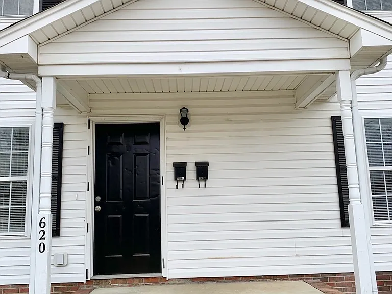 620 E Davis St #A — Photo 2