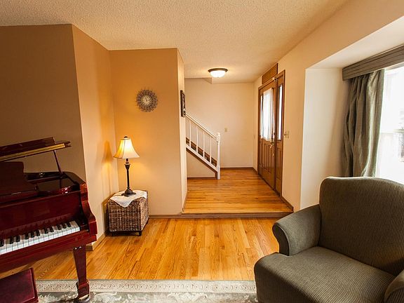 2nd image of 8860 Estebury Cir
