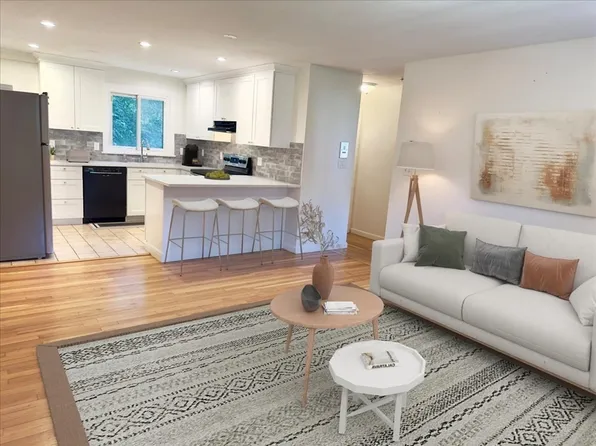 53 Lionel Ave APT D, Waltham, MA 02452