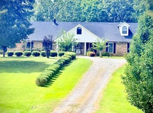 367 Dr King Dr, Gore Springs, MS 38929