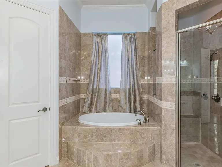 1004 Drake Dr — Photo 14
