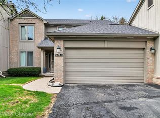 29640 Vista Ct, Farmington, MI 48331