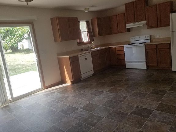 3rd image of 1208 E Missouri St