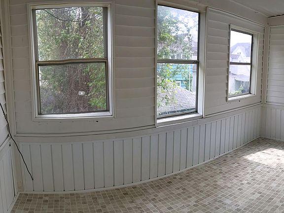 2nd image of 1403 Park St #3