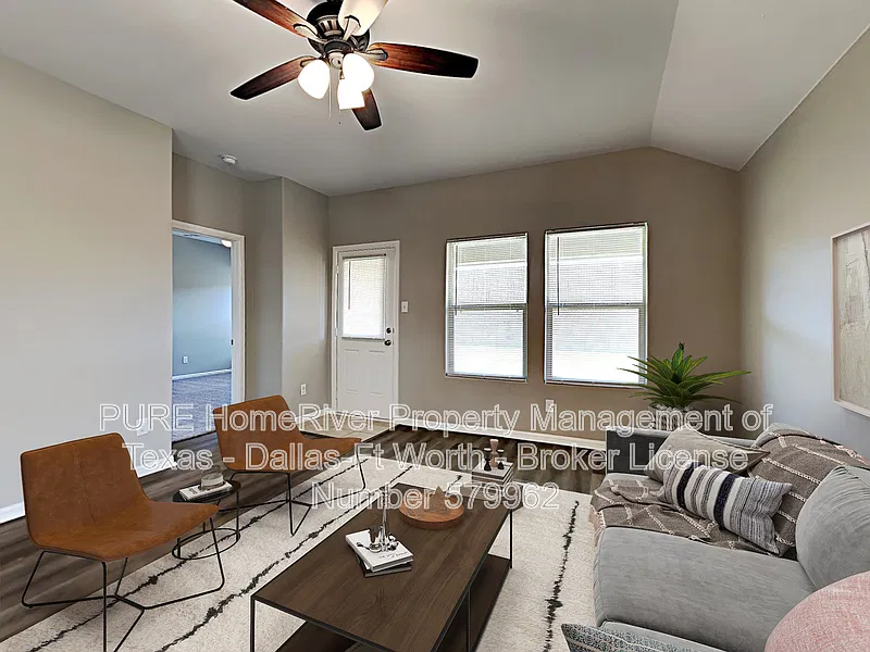3 bed, 2.0 bath, 1686 sqft, $2,149 — Photo 3
