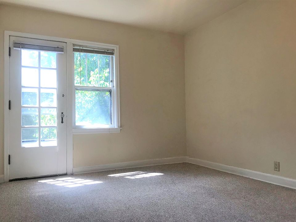 #1 Room B, Small Balcony
