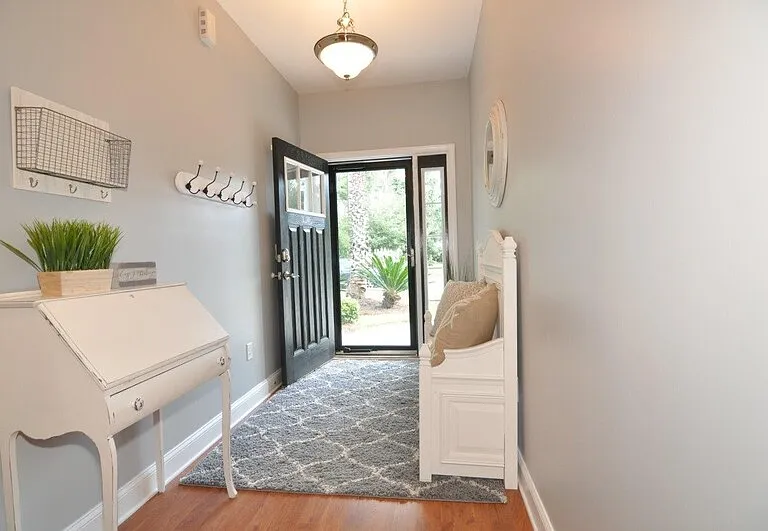 156 Cottonham Ct — Photo 4