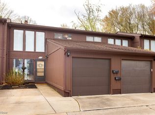 5590 Barton Rd UNIT 203, North Olmsted, OH
