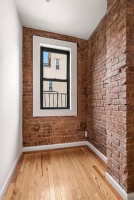 5th image of 195 Prince St APT 5E