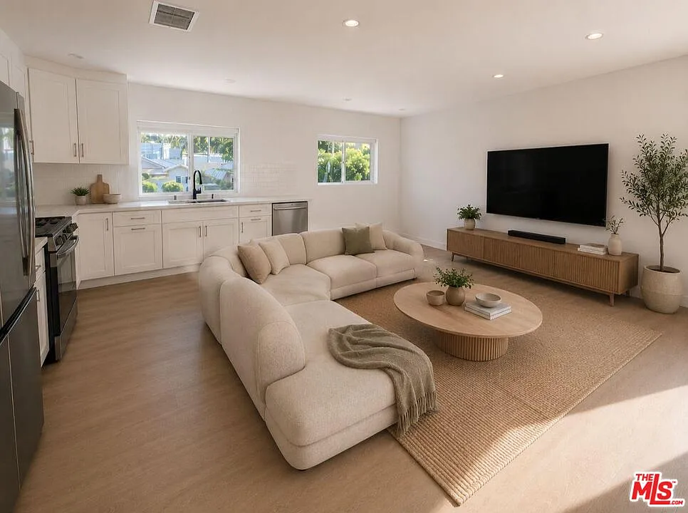4 bed, 4.0 bath, 1595 sqft, $3,999 — Photo 4