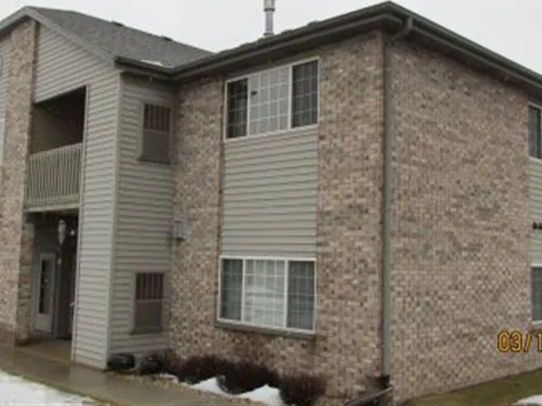 W169S7609 Gregory Dr, Muskego, WI 53150