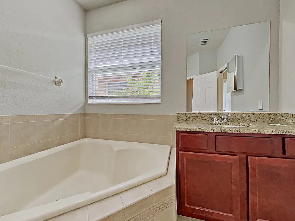 3 bed, 1590 sqft, $2,405 — Photo 4