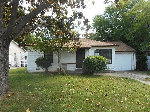 2700 23rd Ave photo 1