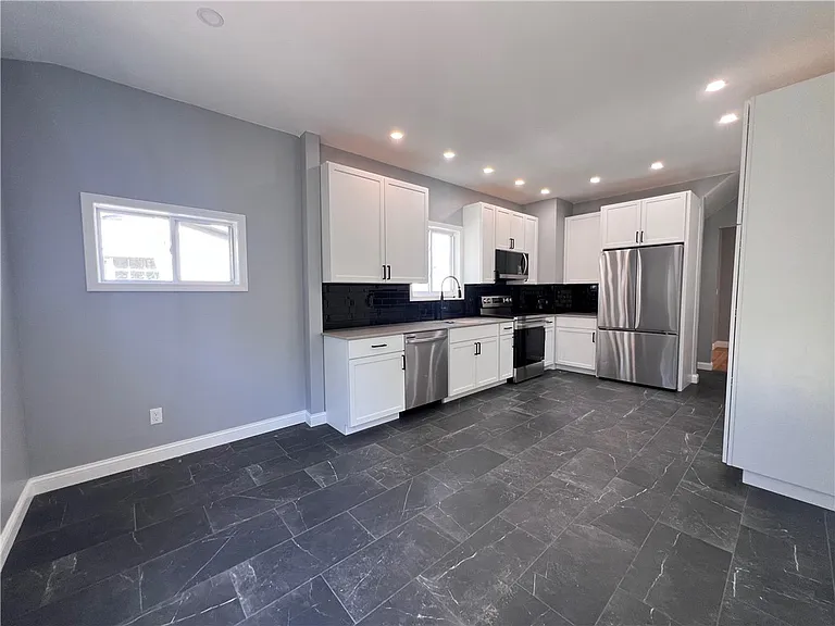 79 Evangeline St — Photo 3