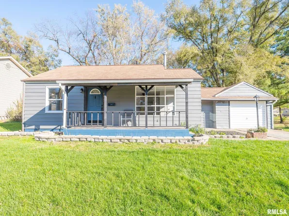 555 Dean Ct, Canton, IL 61520