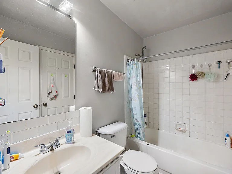 44831 Huntington Dr — Photo 32