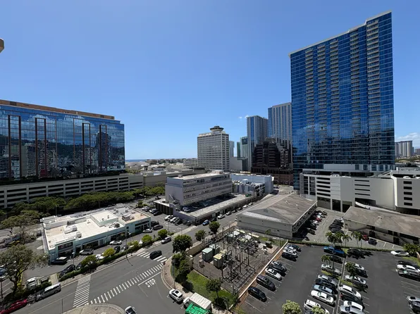 747 Amana St, Honolulu, HI