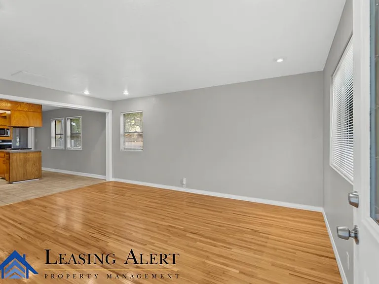 3305 W Avenue L8 — Photo 2