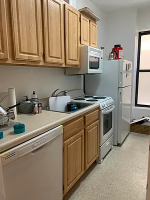 Rented by M.Grossman R.E. Management | media 18