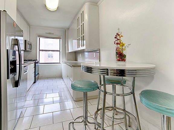 2nd image of 504 Grand St APT D53