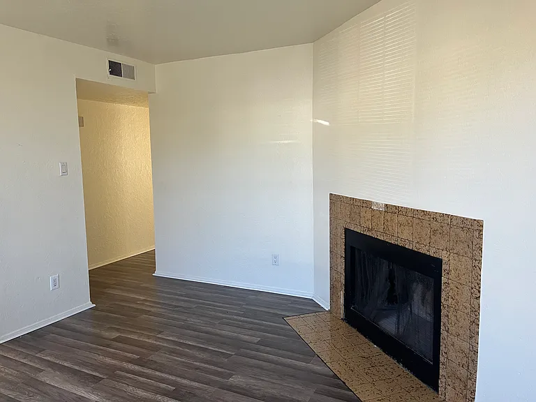 Fully Updated 2 Bedroom End Unit in Rio Rancho — Photo 38