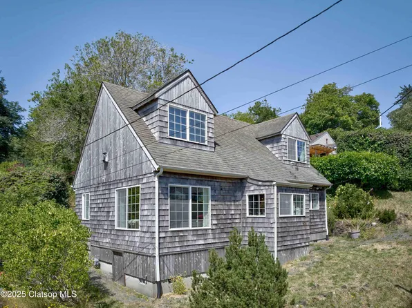 1676 SE 2nd St, Astoria, OR 97103