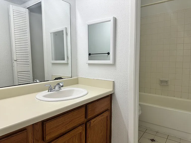7313 Gulf Fwy #409 — Photo 35