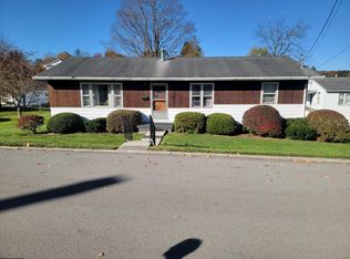 106 S Locust St, Kingwood, WV